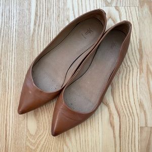 Frye Sienna Pointed toe flats in camel leather, size 7